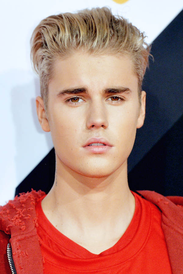 Justin Bieber mit Augenbrauen