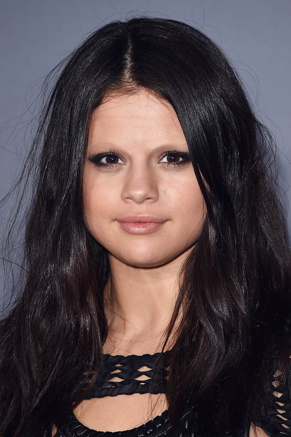 Selena Gomez ohne Augenbrauen