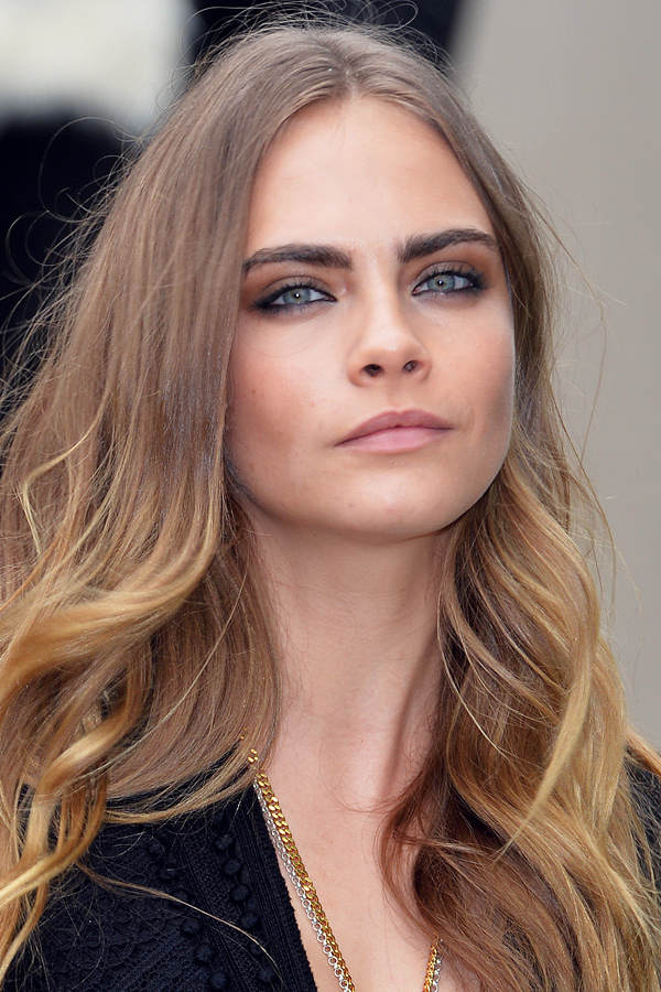 Cara Delevingne mit Augenbrauen