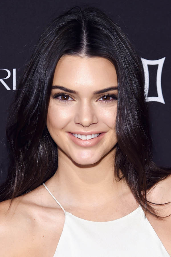 Kendall Jenner mit Augenbrauen