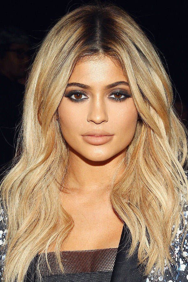 Kylie Jenner mit Augenbrauen