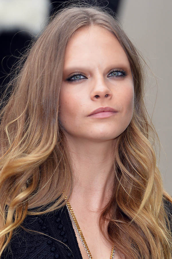 Cara Delevingne ohne Augenbrauen