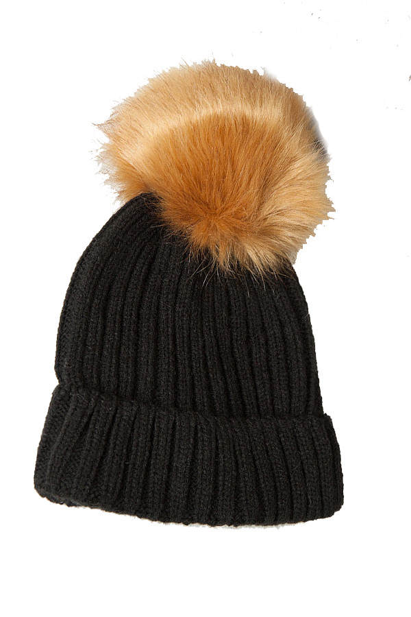 Mütze mit Fell-Bommel von Bershka