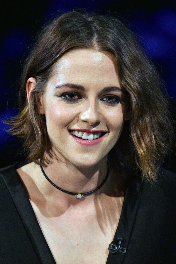 Kristen Stewart mit schulterlangen Haaren