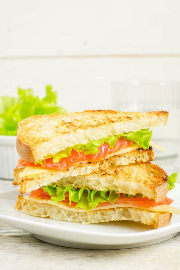 Toast: Lachs und Käse