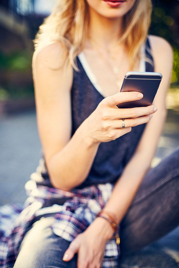 Du kontrollierst heimlich sein Handy