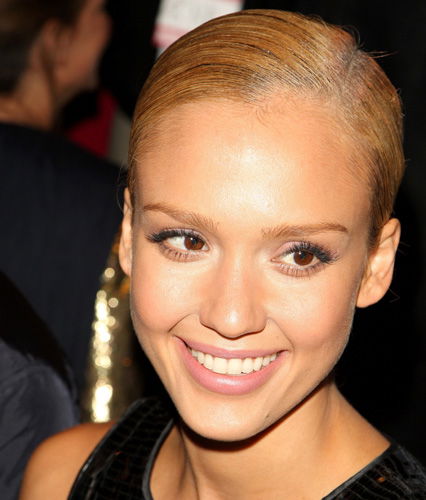 Dutt-Frisur von Jessica Alba