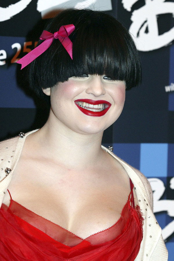 Kelly Osbourne mit überlangem Pony