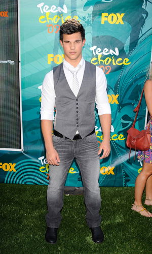 Taylor Lautners Outfit