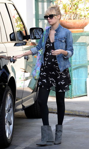 Nicole Richie mit Jeansjacke