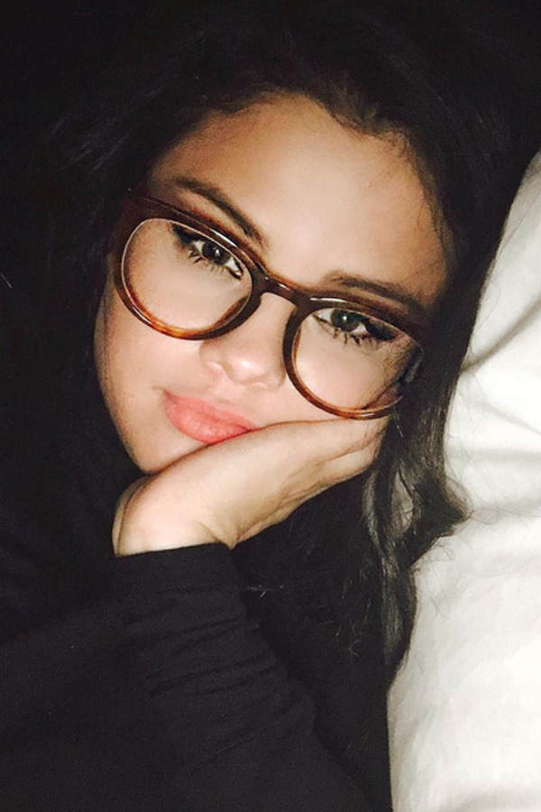 Out-Of-Bed-Selfie