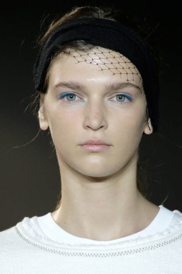 Blaues Augen-Make-up bei Phillip Lim