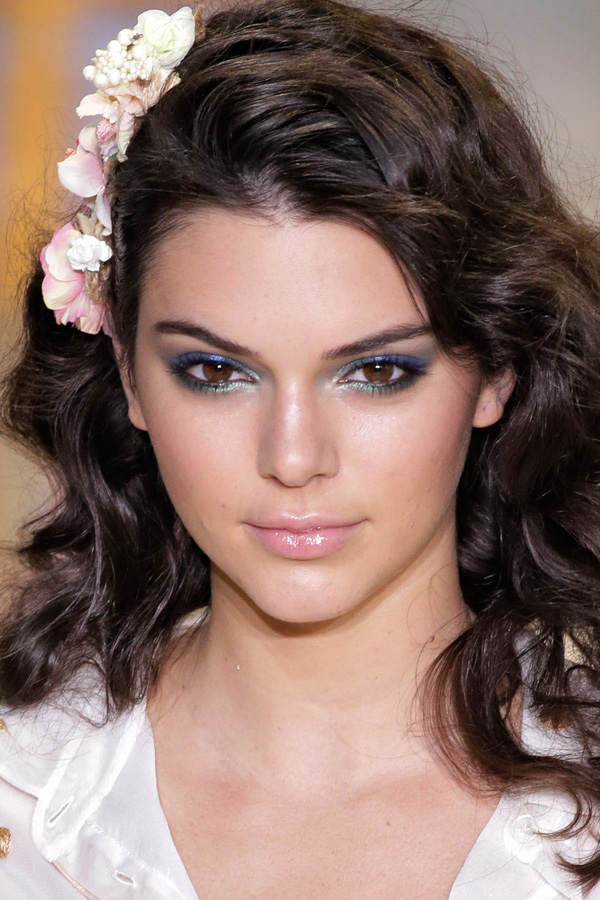 Blaues Augen-Make-up bei Diane von Fürstenberg