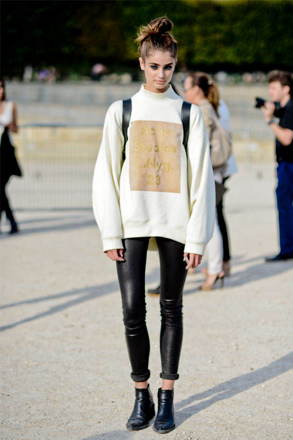 Leder Leggins plus einfacher Pulli