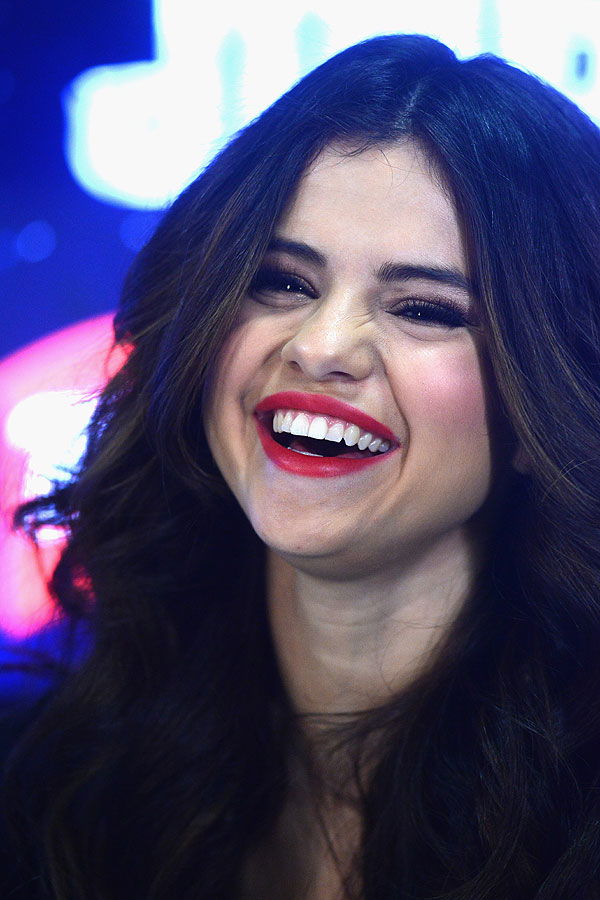 Selena Gomez mit roten Lippen