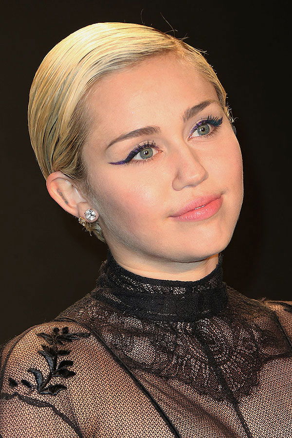 Miley Cyrus mit Schwalbenschwanz-Lidstrich