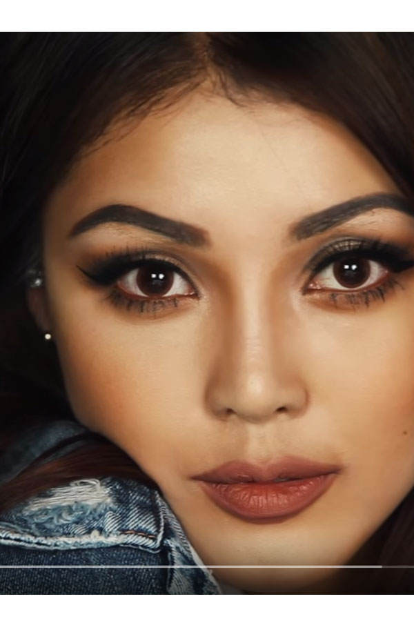 Asiatin verwandelt sich in Kylie Jenner