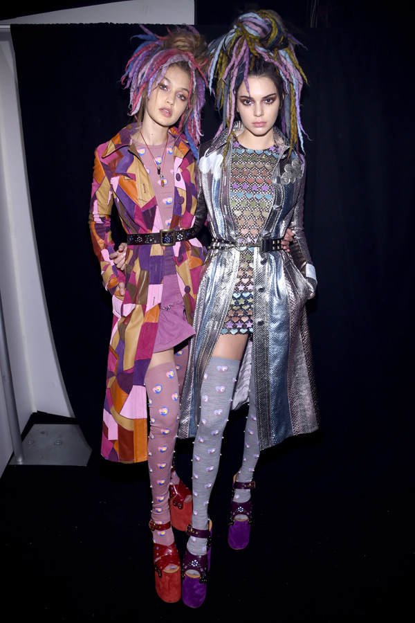 Kendall Jenner und Gigi Hadid mit Rainbow-Dreadlocks bei Marc Jacobs