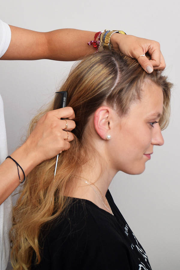 Haare für den Half Bun abtrennen