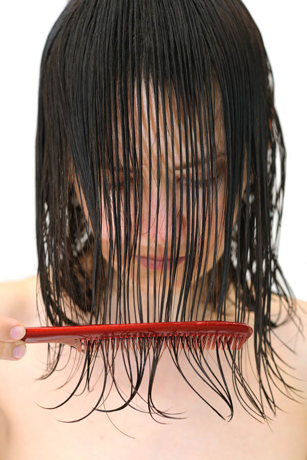 Du sollst deine nassen Haare nicht kämmen