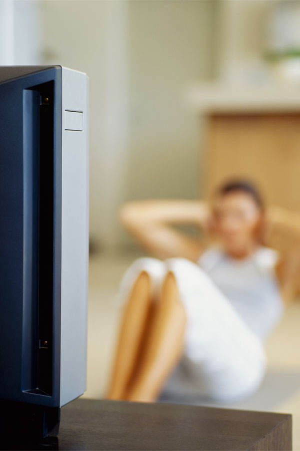 Sit-ups oder Liegestützen beim Fernsehen