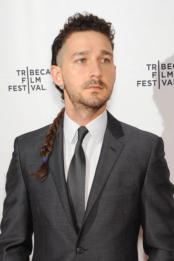 Shia LaBeouf mit Rattenschwanz und Pilzschnitt