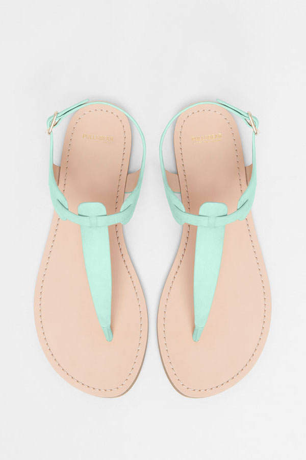 Sandalen in Türkis von Pull & Bear
