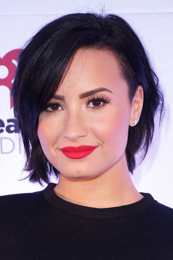 Demi Lovato mit Kurzhaarfrisur