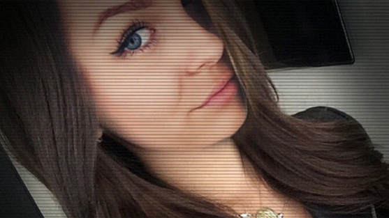 Dagi Bee mit braunen Haaren