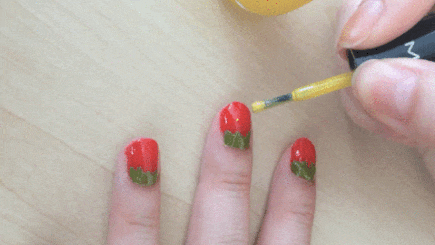 Erdbeer-Nail-Art: Schritt 3