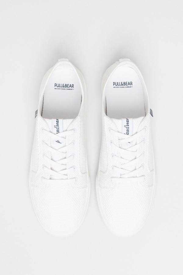 Klassischer Sneaker von Pull & Bear