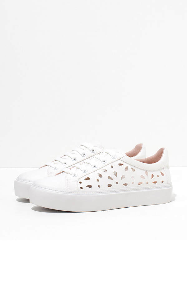 Romantische Sneaker von Bershka