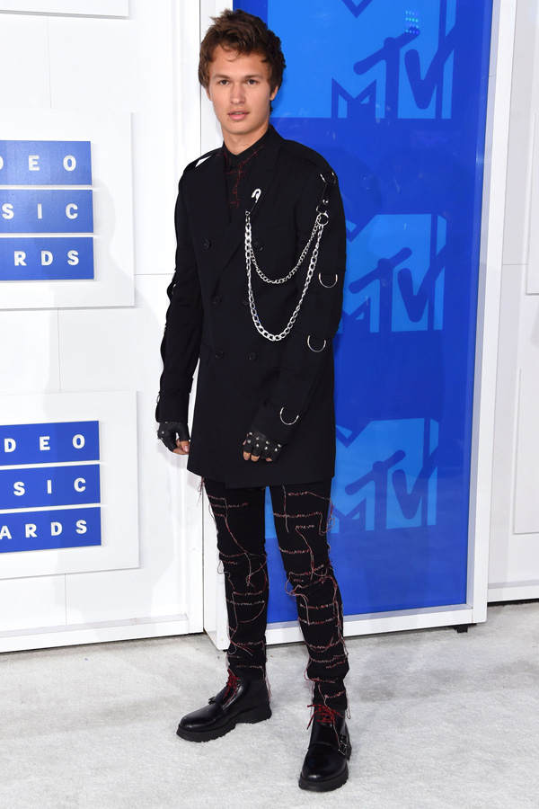 Ansel Elgort: MTV Video Music Awards 2016