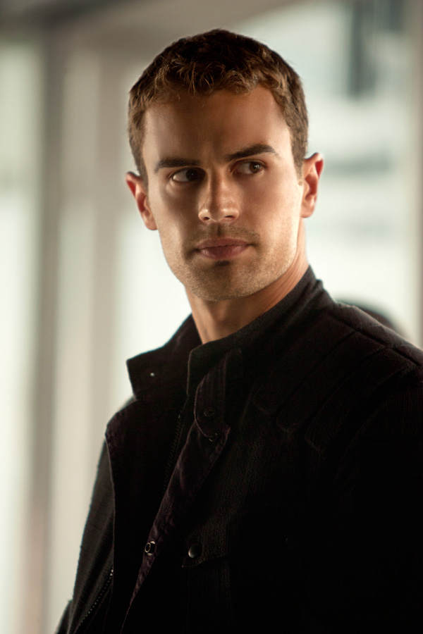 Insurgent: Theo James alias Four