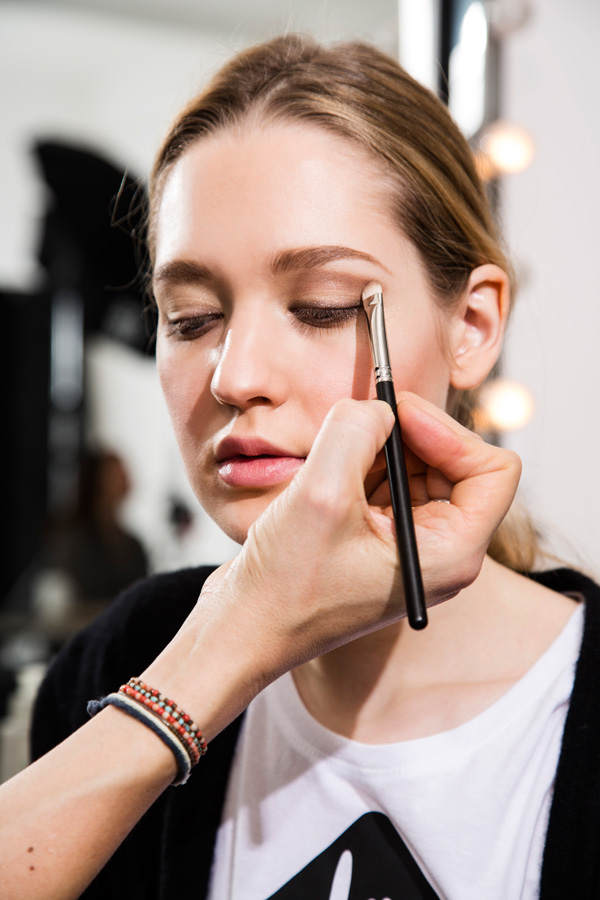 Nude Make-up: Wimpern tuschen