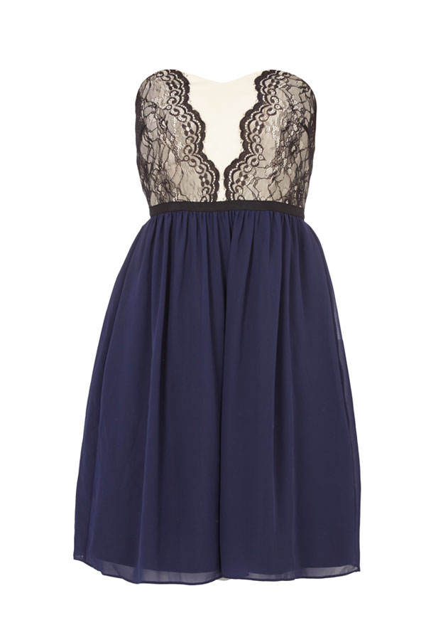 Kurzes Kleid mit Spitze von Jakes