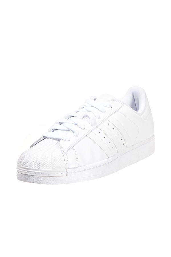 Weiße Turnschuhe sind 2015 Trend