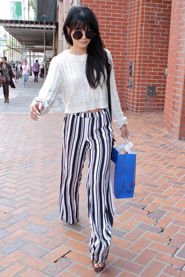 Vanessa Hudgens: Hose mit Längsstreifen