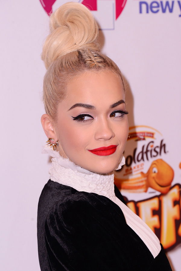Rita Ora: Flecht-Detail