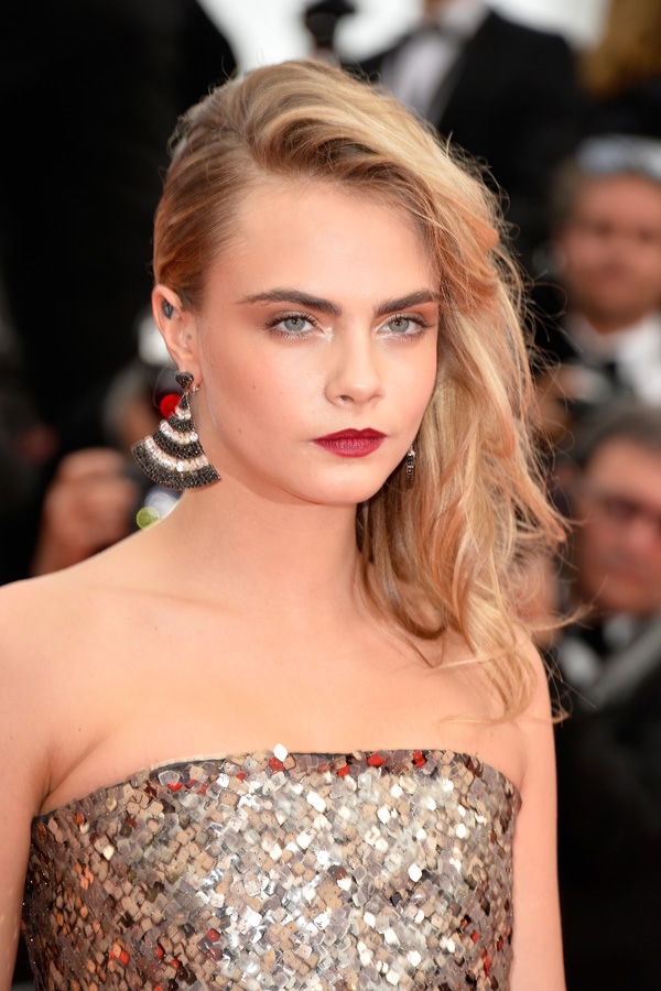Cara Delevingne: Side-Cut-Fake