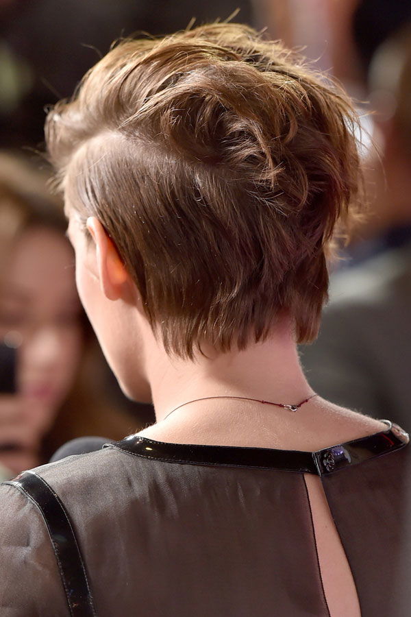 Kristen Stewart Kurzhaarfrisur von hinten