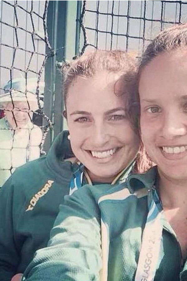 Queen Elizabeth: Photobomb