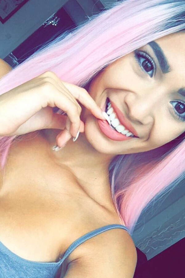 Paola Maria hat pinke Haare?