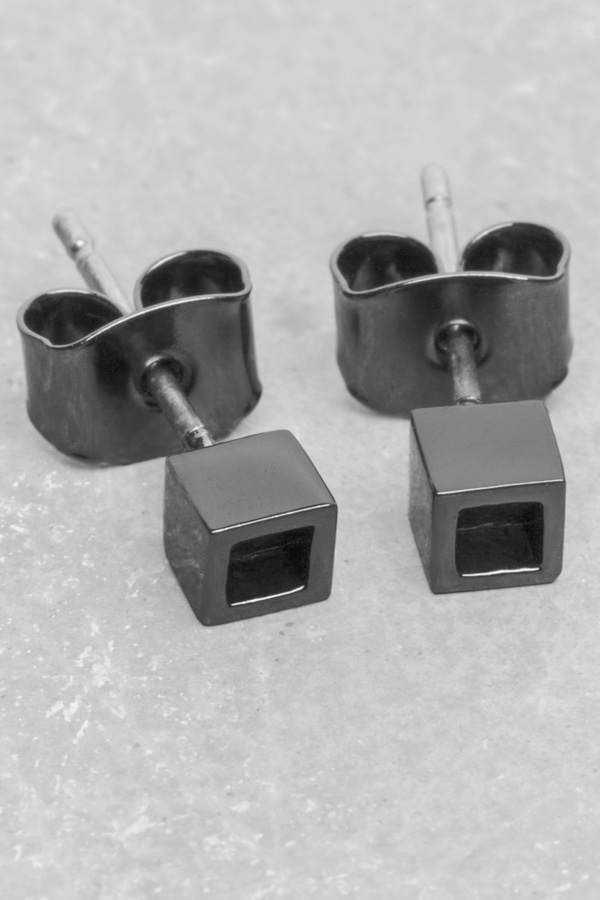 Viereckige Ohrstecker von & Other Stories