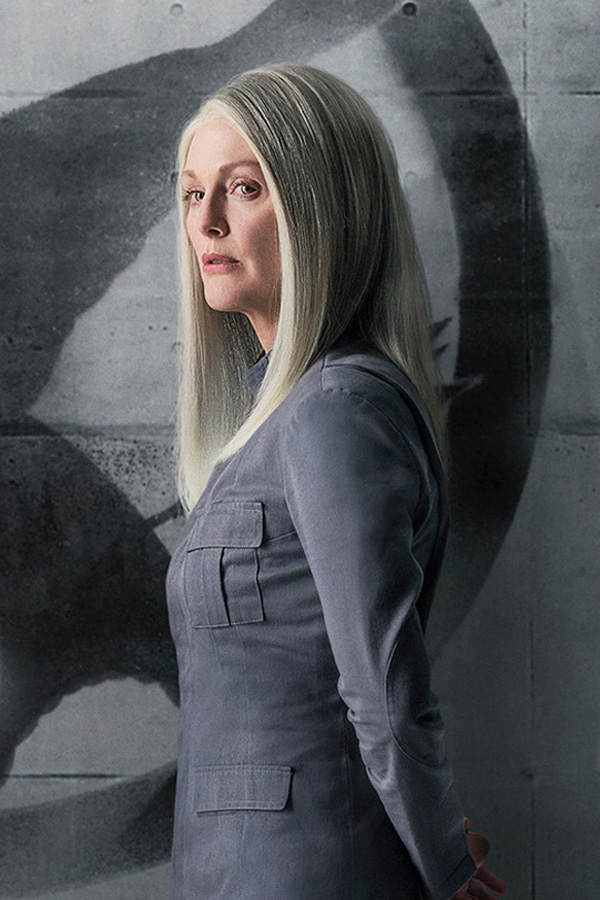 Alma Coin (Julianne Moore) in Distrikt 13