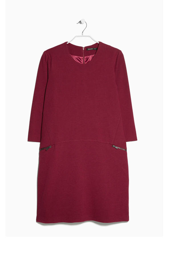 Dunkelrotes Kleid von Mango