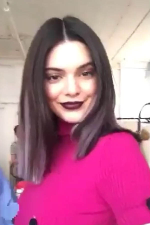 Kendall Jenner mit lila Strähnen