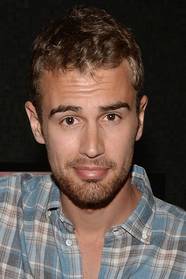 Theo James aus "Die Bestimmung"