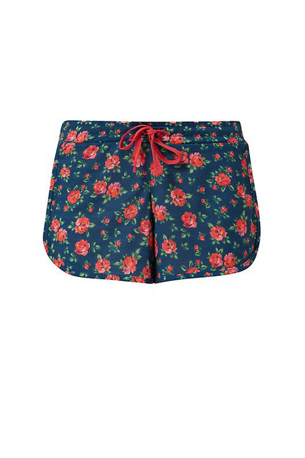 Hot Pants mit roten Blumen von Newlook.com
