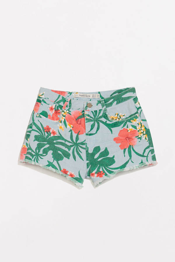 Geblümte Hot Pants von Zara